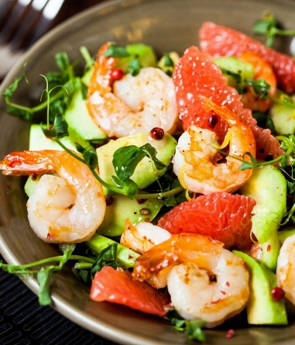 Recetas saludables navideñas ensalada gambas aguacate